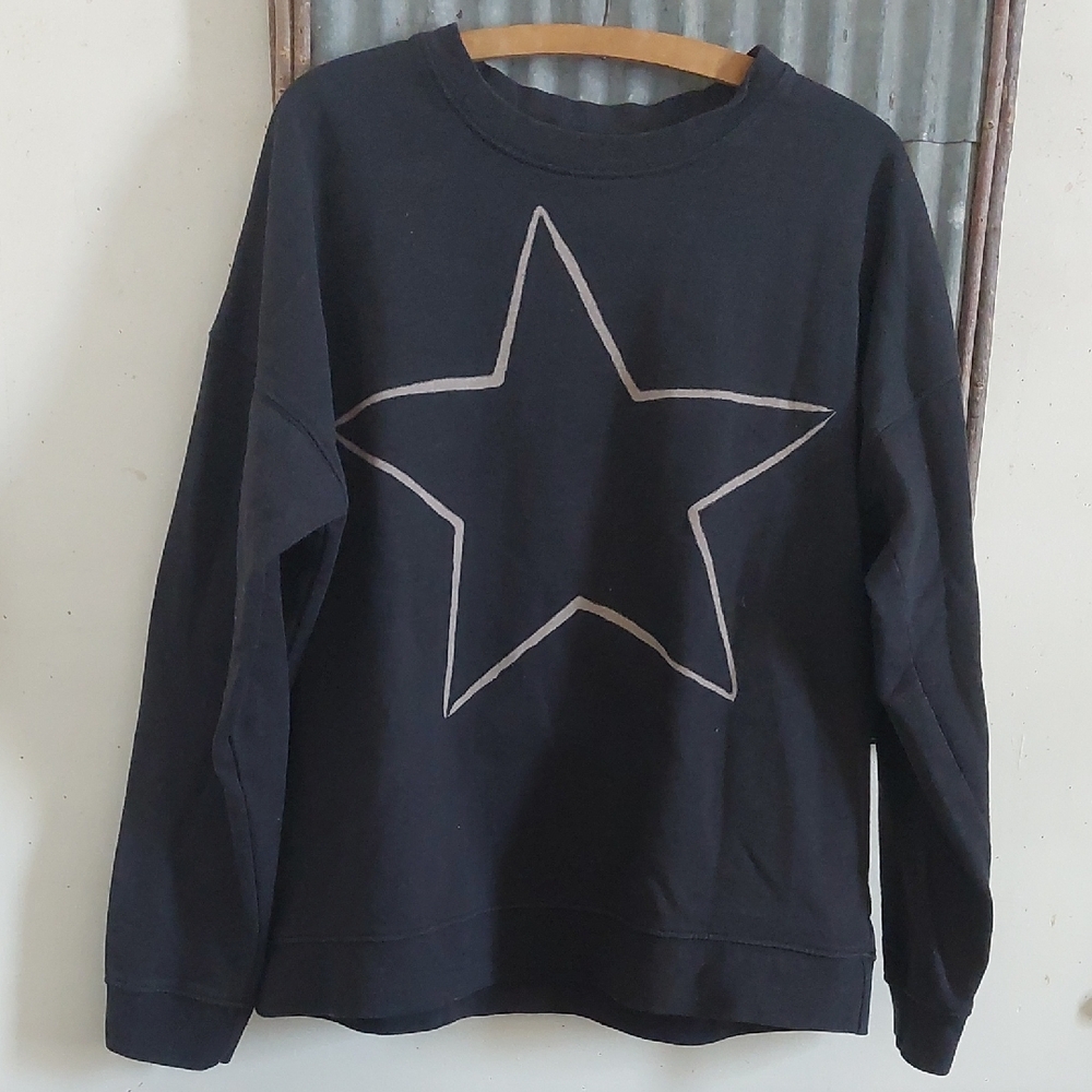 No Boundaries Black Sweatshirt with Star Graphic